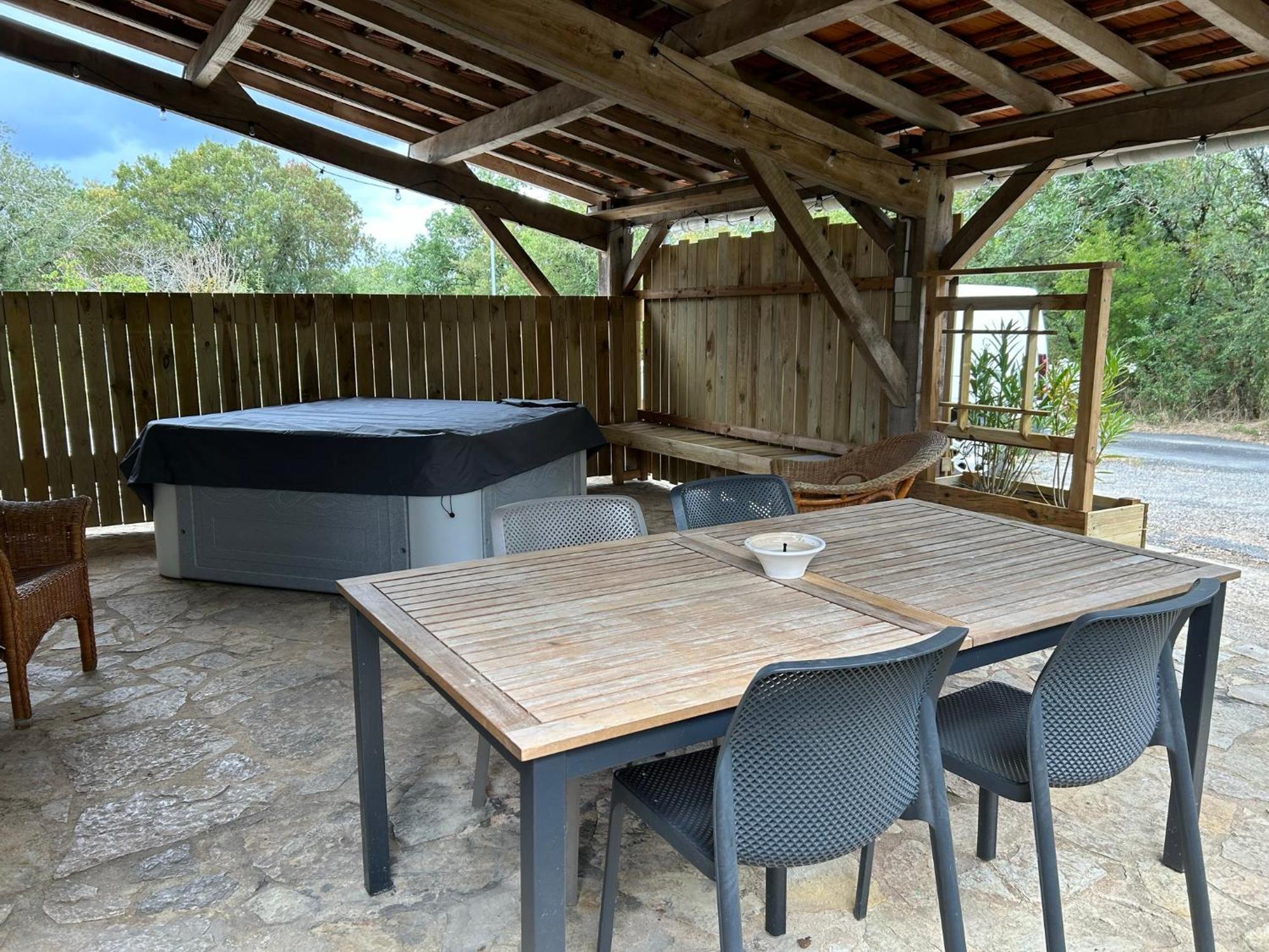 Le Domaine De La Claire Fontaine Gites -Chambres D'Hotes Montvalent Eksteriør bilde